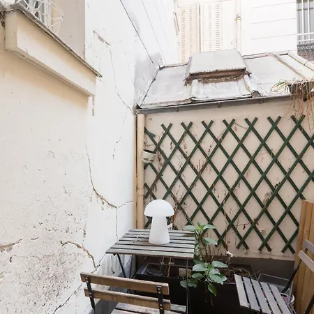 Parisian 2bd For 4 شقة