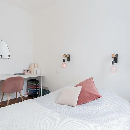 Parisian 2bd For 4 باريس