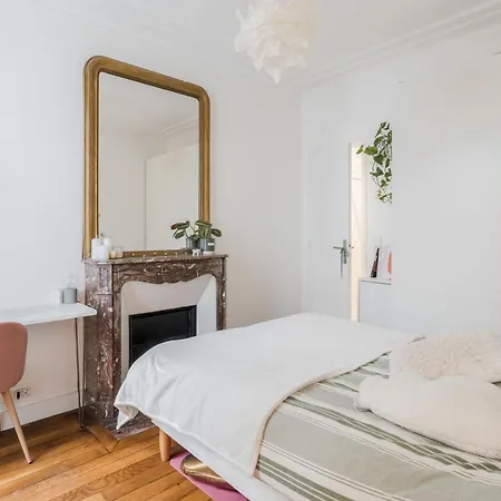 Parisian 2bd For 4 شقة