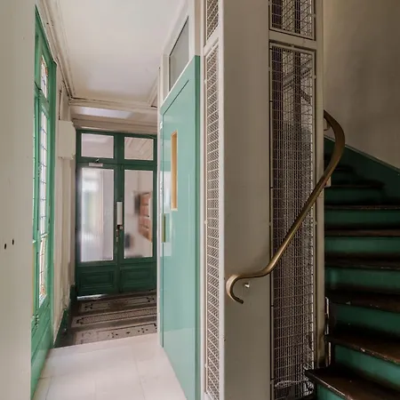 Parisian 2bd For 4 شقة *