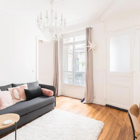 Parisian 2bd For 4 شقة باريس